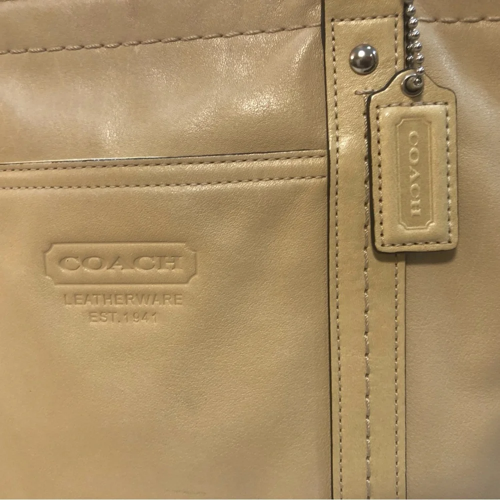 Coach Y2K Gallery tote Soft leather beige/Nude